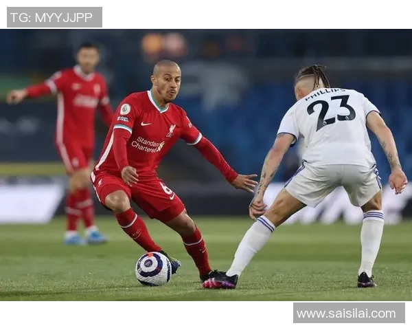 利兹联队与狼队激战正酣谁能在英超赛场上笑到最后